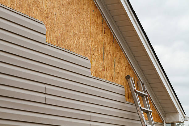 Professional Siding Inspection technician working in Coventry, CT